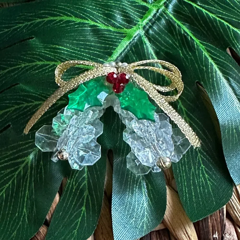 BOGO FREE CHRISTMAS BEADED 1980s handmade brooch pin - Picture 1 of 4